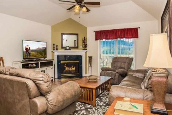 Whispering Pines Smokin' Views Condo 651 Pigeon Forge