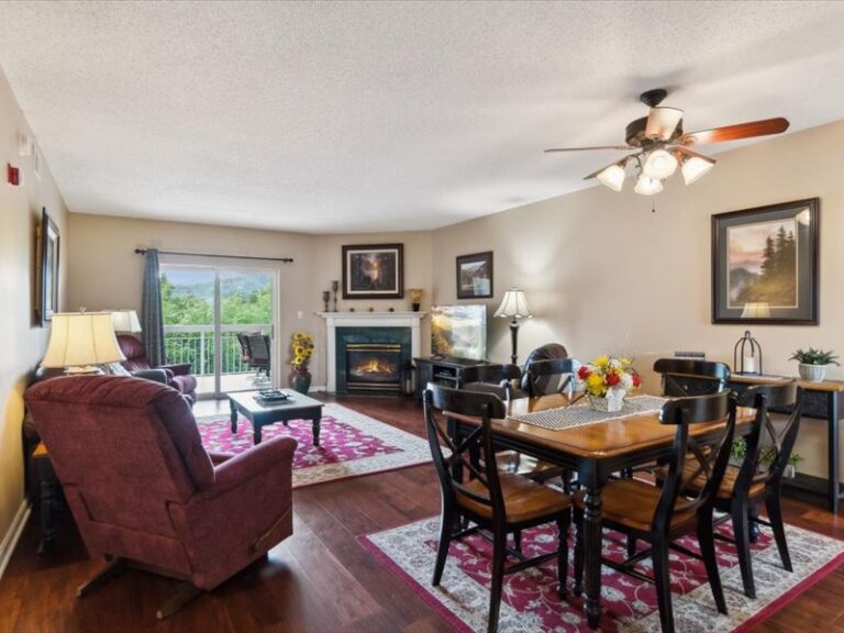 Whispering Pines 444 Vacation Destination Downtown Pigeon Forge with Mountain View