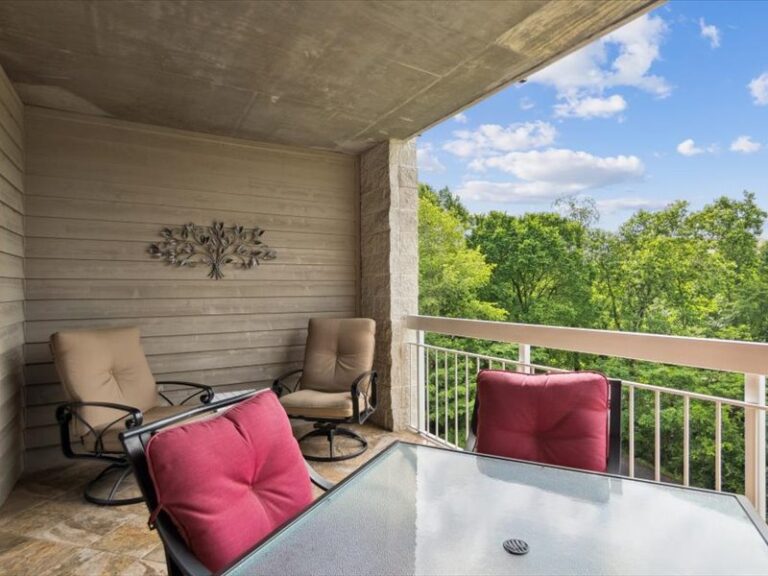 Whispering Pines 444 Vacation Destination Downtown Pigeon Forge with Mountain View