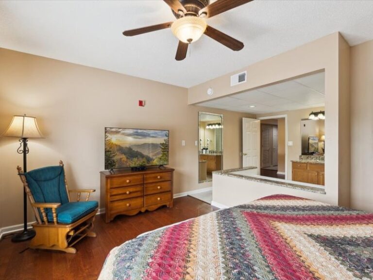 Whispering Pines 444 Vacation Destination Downtown Pigeon Forge with Mountain View
