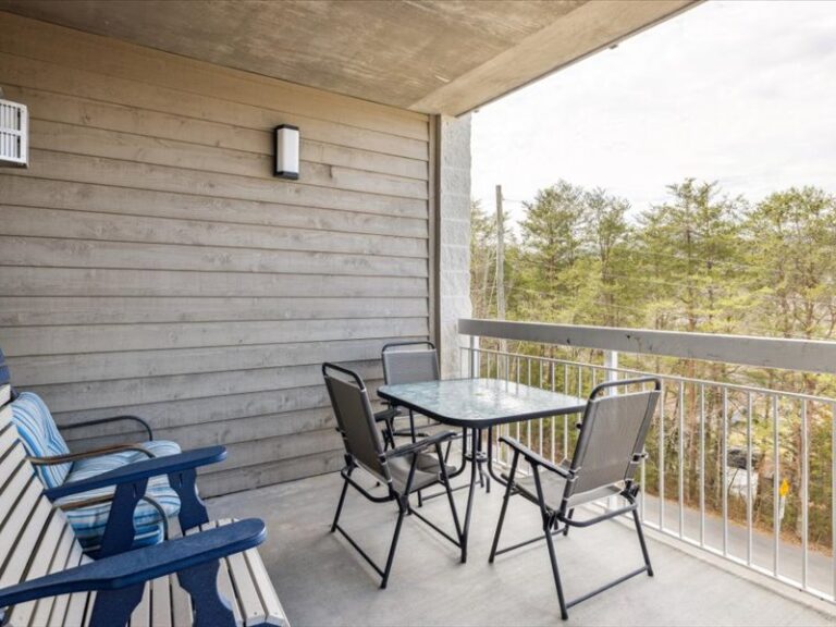 Whispering Pines Condo 621 Three Bedroom Rental in Downtown Pigeon Forge