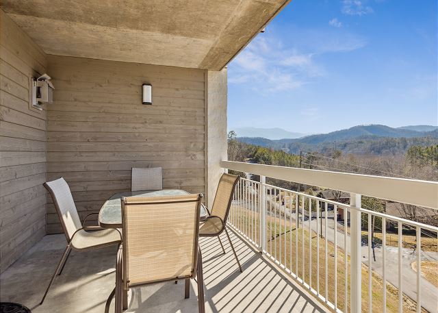 Whispering Pines 4 Bedroom Condo in Pigeon Forge Condo 544