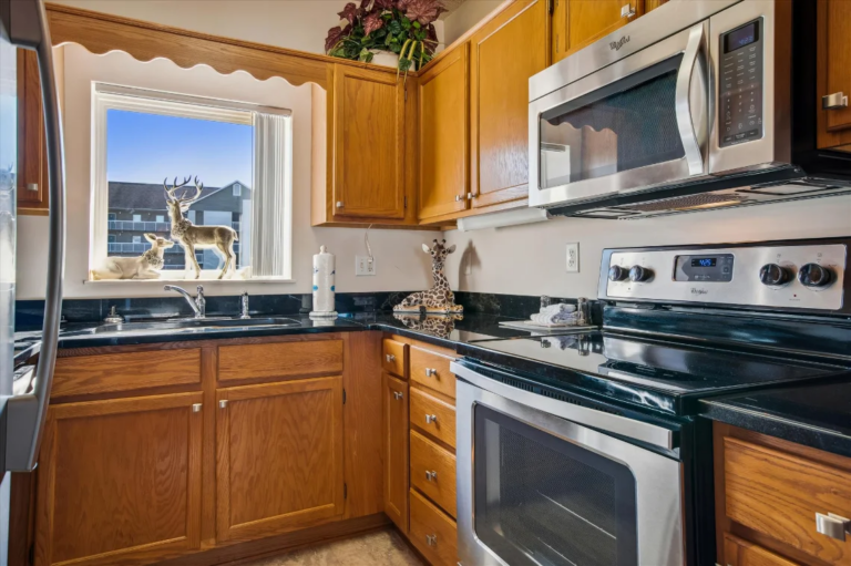 Whispering Pines Condo 124 Near Smokies and Dollywood, Pigeon Forge Vacation Rental