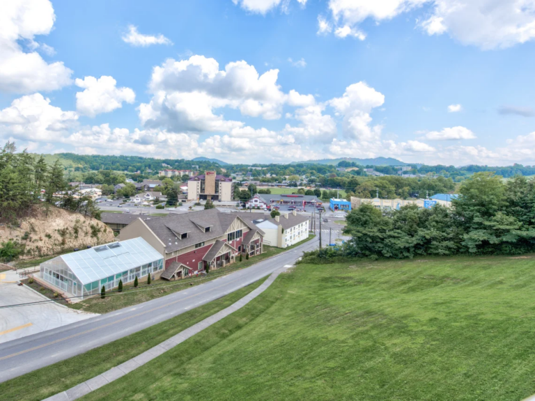 Whispering Pines Condo 113 Vacation Rental Pigeon Forge Near Dollywood