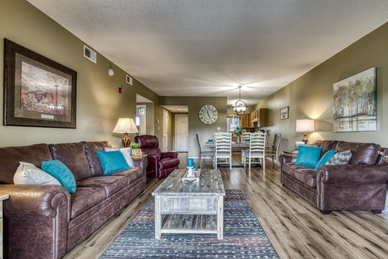 Whispering Pines Splendor at the Pines Condo 443 Pigeon Forge, Downtown, Near Dollywood, Smoky Mountains