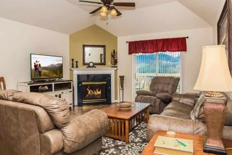 Whispering Pines Smokin' Views Condo 651 Pigeon Forge