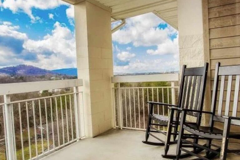 Whispering Pines Smokin' Views Condo 651 Pigeon Forge