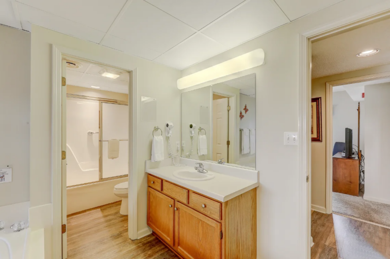 Whispering Pines Condo 243 near Smokies and Dollywood, in Pigeon Forge TN