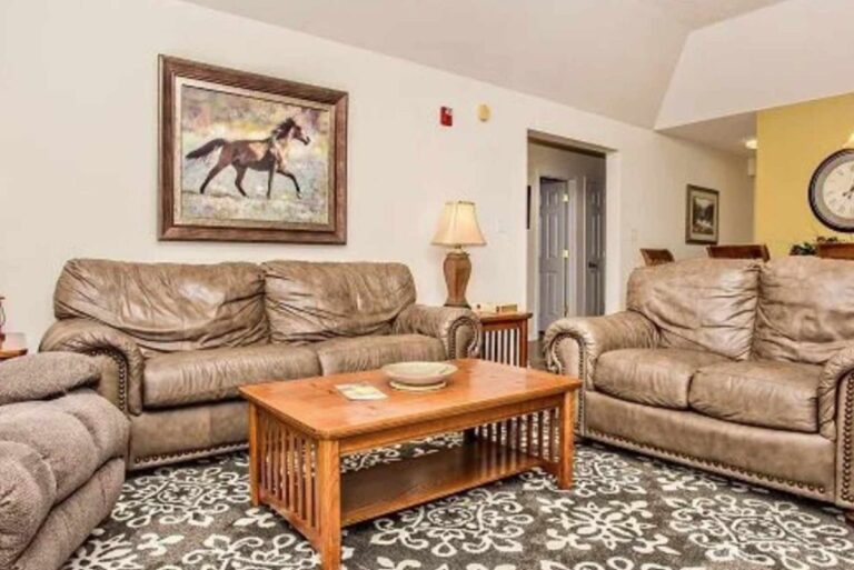 Whispering Pines Smokin' Views Condo 651 Pigeon Forge