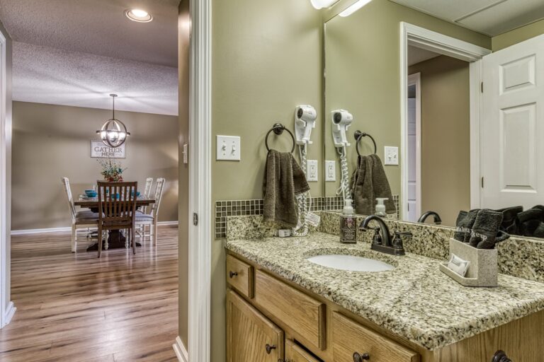 Whispering Pines Splendor at the Pines Condo 443 Pigeon Forge, Downtown, Near Dollywood, Smoky Mountains