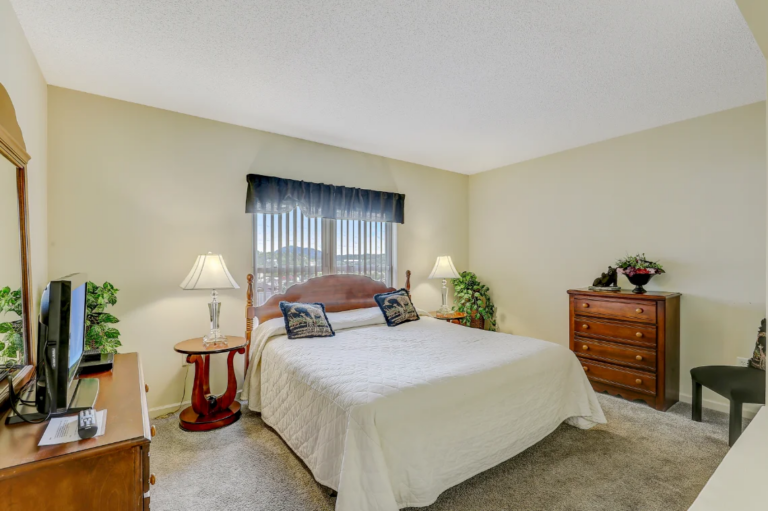 Whispering Pines Condo 243 near Smokies and Dollywood, in Pigeon Forge TN