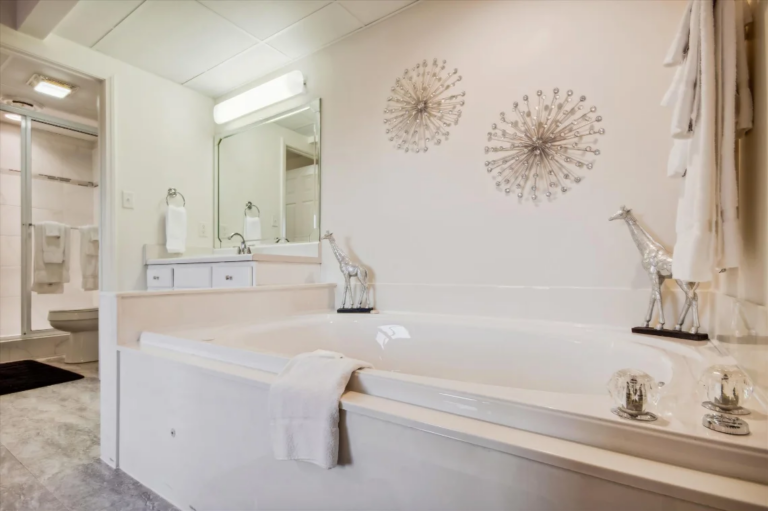 Whispering Pines Condo 124 Near Smokies and Dollywood, Pigeon Forge Vacation Rental