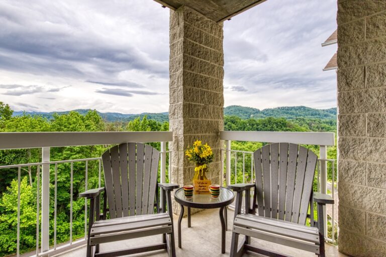 Whispering Pines Splendor at the Pines Condo 443 Pigeon Forge, Downtown, Near Dollywood, Smoky Mountains