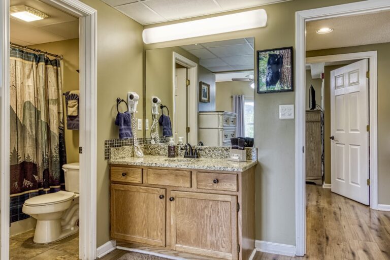 Whispering Pines Splendor at the Pines Condo 443 Pigeon Forge, Downtown, Near Dollywood, Smoky Mountains