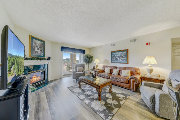 Whispering Pines Condo 243 near Smokies and Dollywood, in Pigeon Forge TN