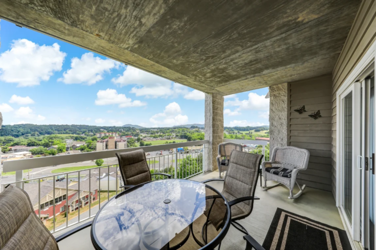 Whispering Pines Condo 243 near Smokies and Dollywood, in Pigeon Forge TN