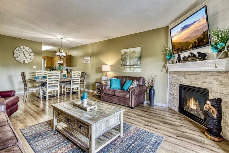 Whispering Pines Splendor at the Pines Condo 443 Pigeon Forge, Downtown, Near Dollywood, Smoky Mountains