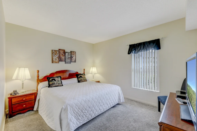 Whispering Pines Condo 243 near Smokies and Dollywood, in Pigeon Forge TN