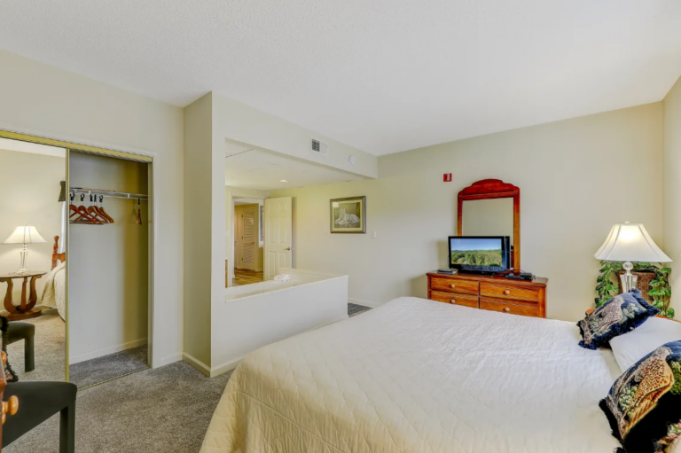 Whispering Pines Condo 243 near Smokies and Dollywood, in Pigeon Forge TN