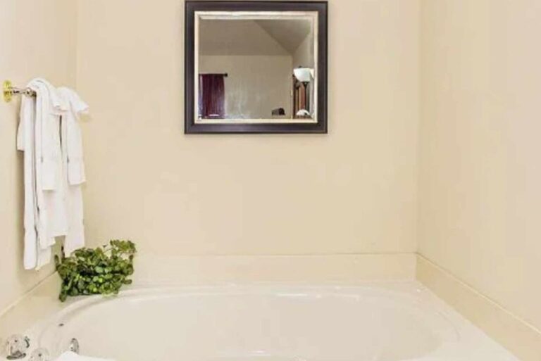 Whispering Pines Smokin' Views Condo 651 Pigeon Forge