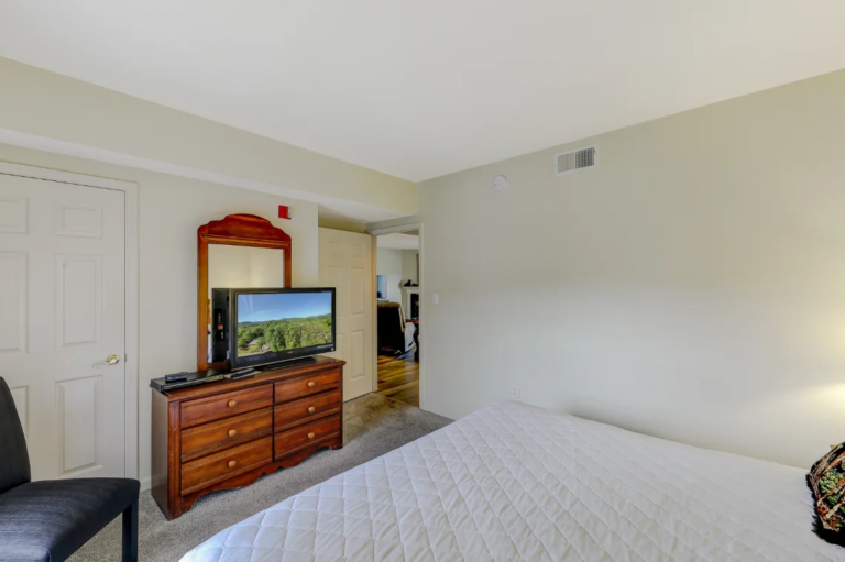 Whispering Pines Condo 243 near Smokies and Dollywood, in Pigeon Forge TN