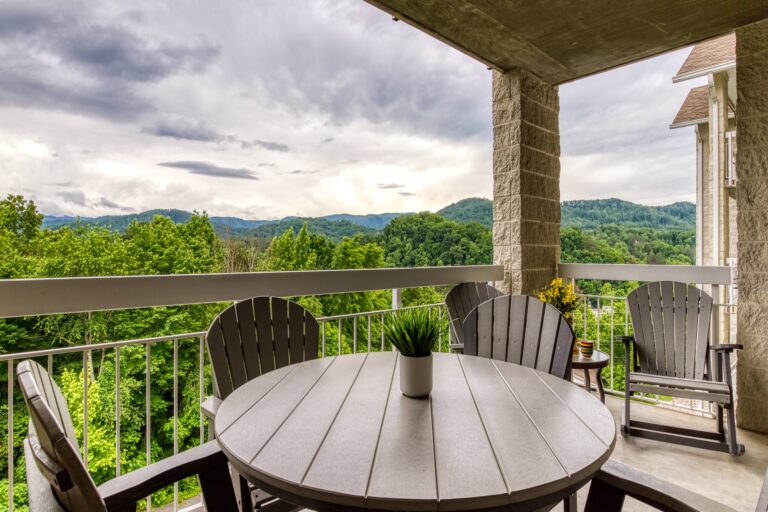 Whispering Pines Splendor at the Pines Condo 443 Pigeon Forge, Downtown, Near Dollywood, Smoky Mountains