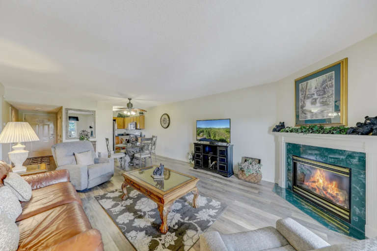 Whispering Pines Condo 243 near Smokies and Dollywood, in Pigeon Forge TN